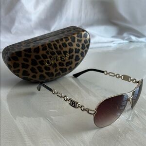 Guess Aviator Sunglasses with Gradient Lenses and Leopard Print Case